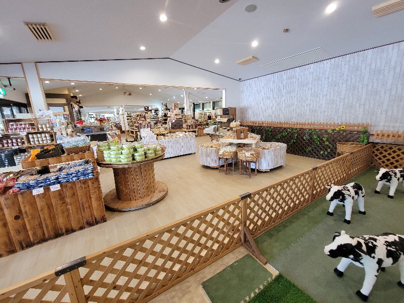 店内の牧場・キッズスペース