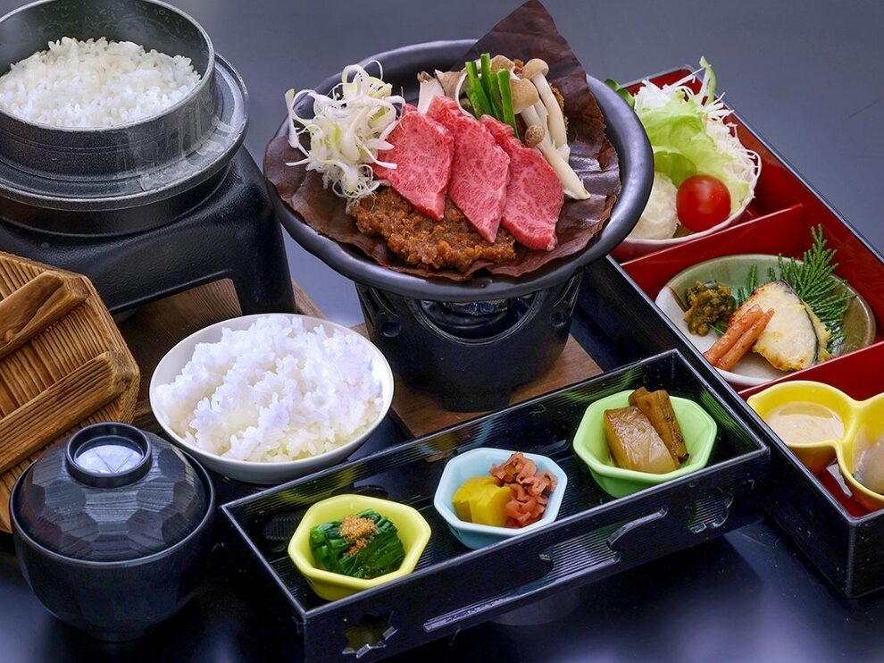 銀の朏 飛騨牛朴葉味噌 | 舞台峠ファームズ｜旧舞台峠観光センター